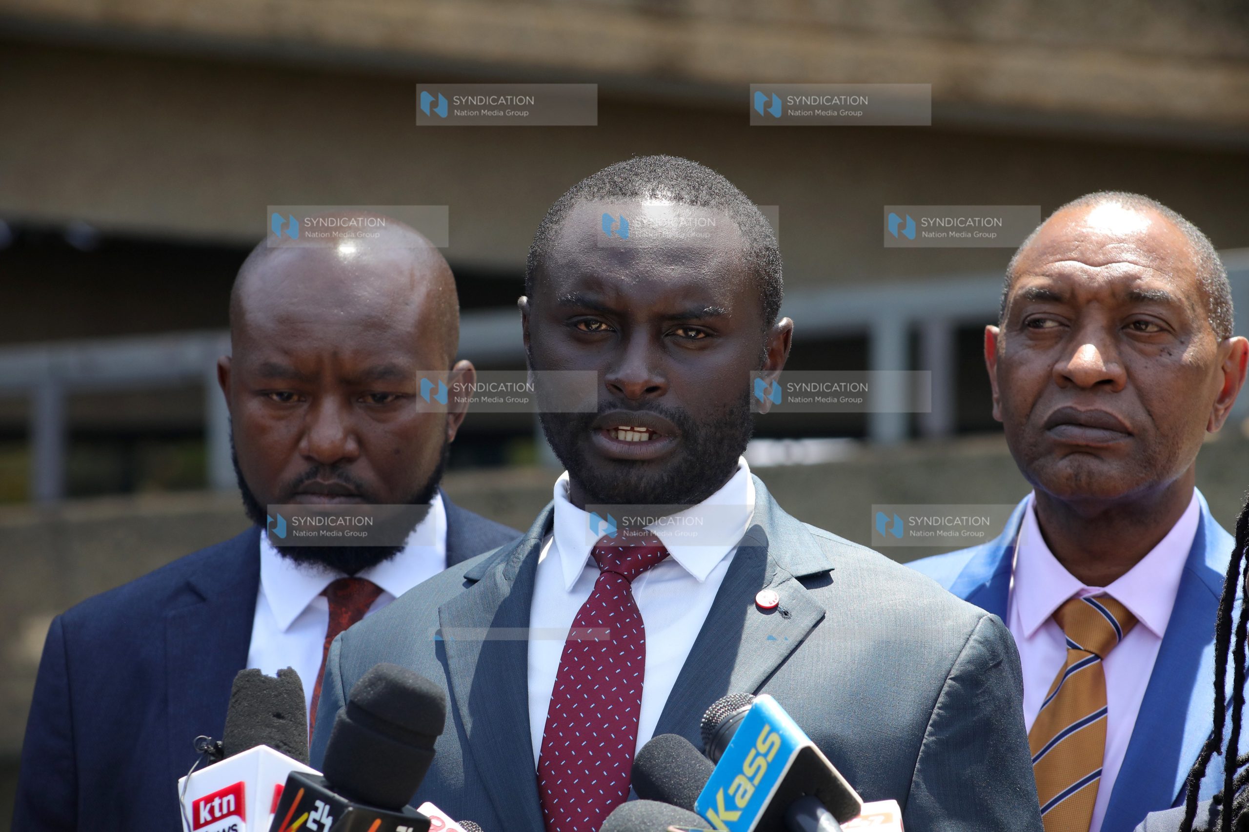 Nyandarua Senator John Methu, flanked by Kirinyaga Senator James Murango and Nyeri Senator Wahome Wamatinga