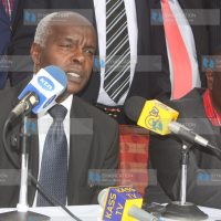 Makueni Governor Kivutha Kibwana addresses the media during a meeting by governors