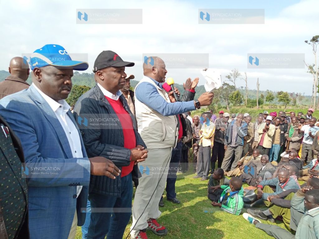 Isaac Ruto and KANU Secretary General Nick Salat, visits Mau Forest evictees and distributes foodstuffs