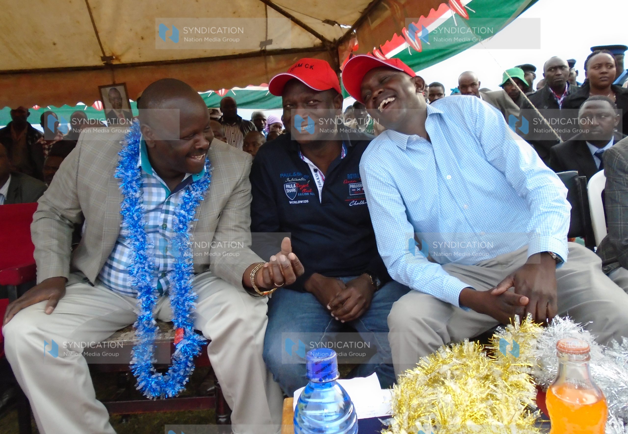 Kapseret MP Oscar Sudi (right) shares a light moment with Bomet Governor Isaac Ruto (left) during a fundraiser