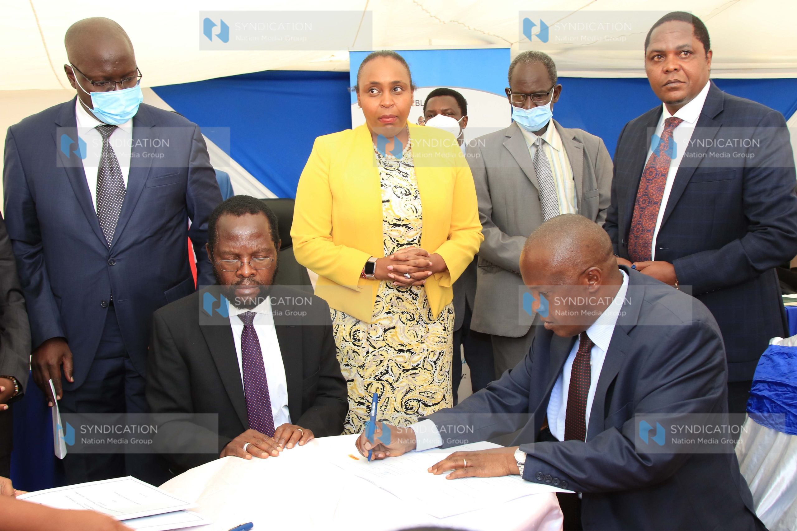 Principal Secretary in the Ministry of Fisheries, Aquaculture and Blue Economy Prof. Micheni Ntiba and Kisumu Governor Anyang’ Nyong’o