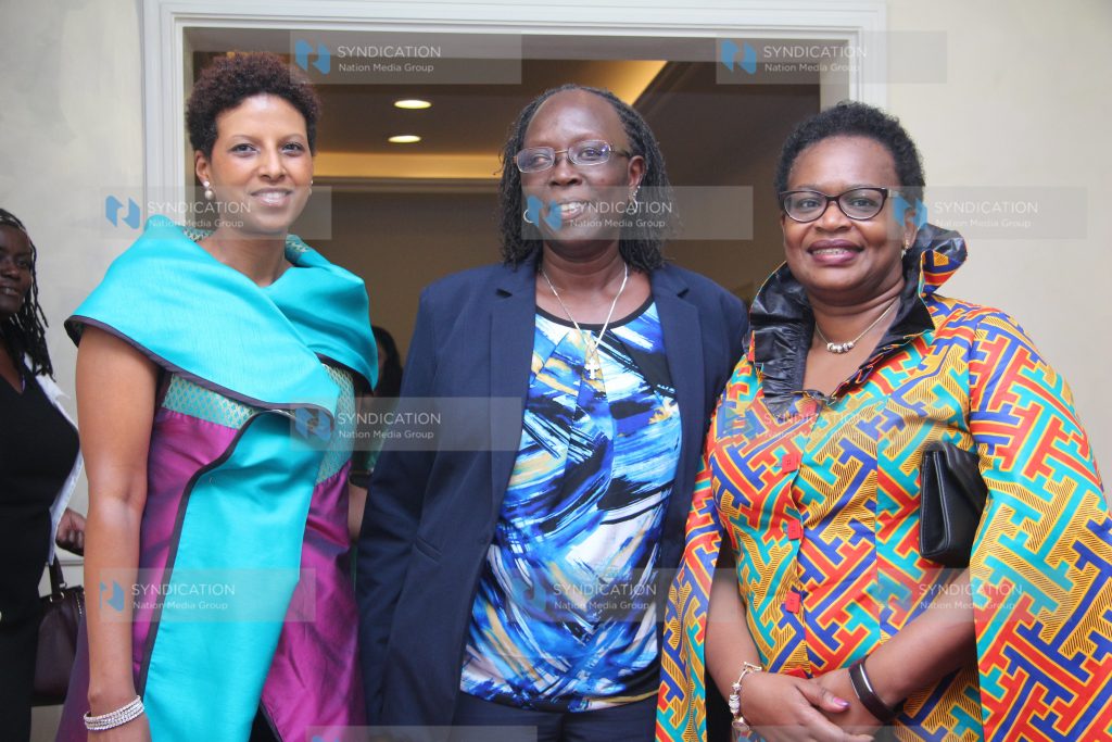 Women manufacturing gala dinner