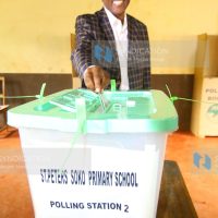 Richard Onyonka casting his vote at Soko primary