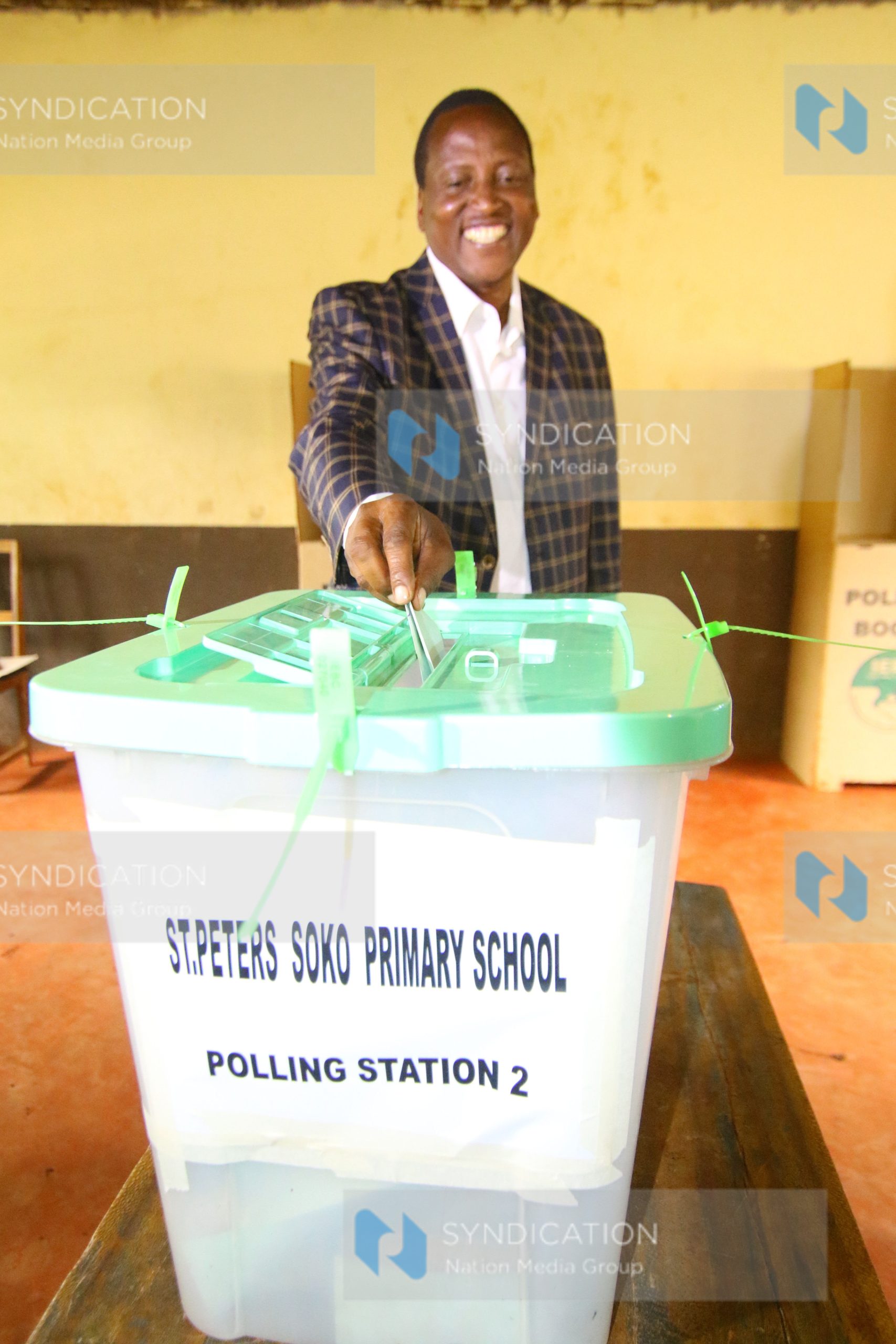 Richard Onyonka casting his vote at Soko primary