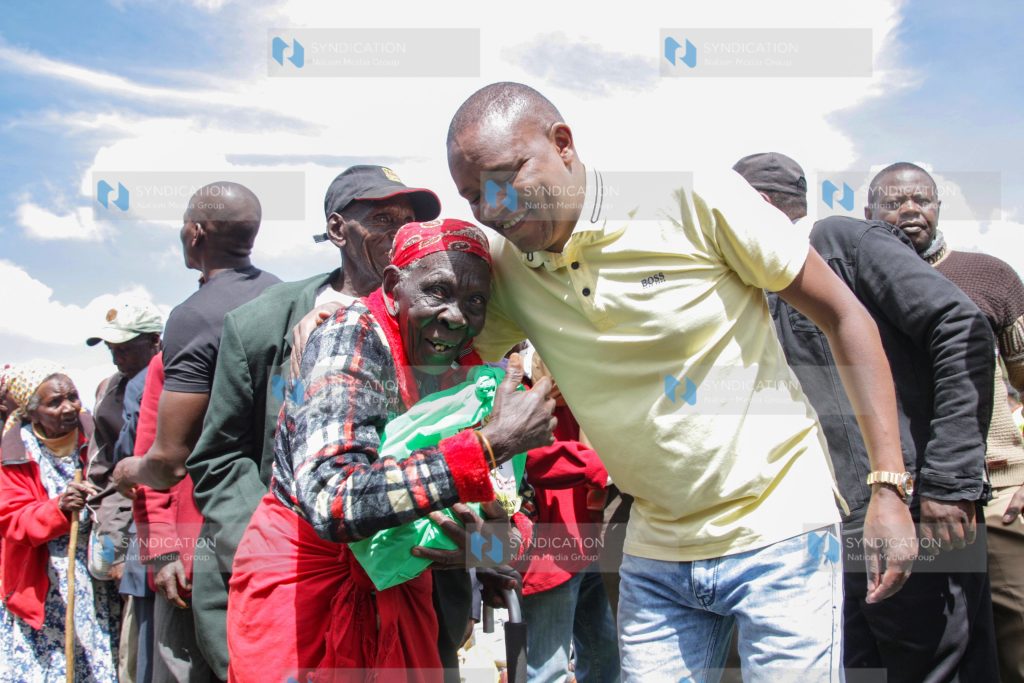 Molo MP Kuria Kimani gives packed Christmas gifts to members of the public