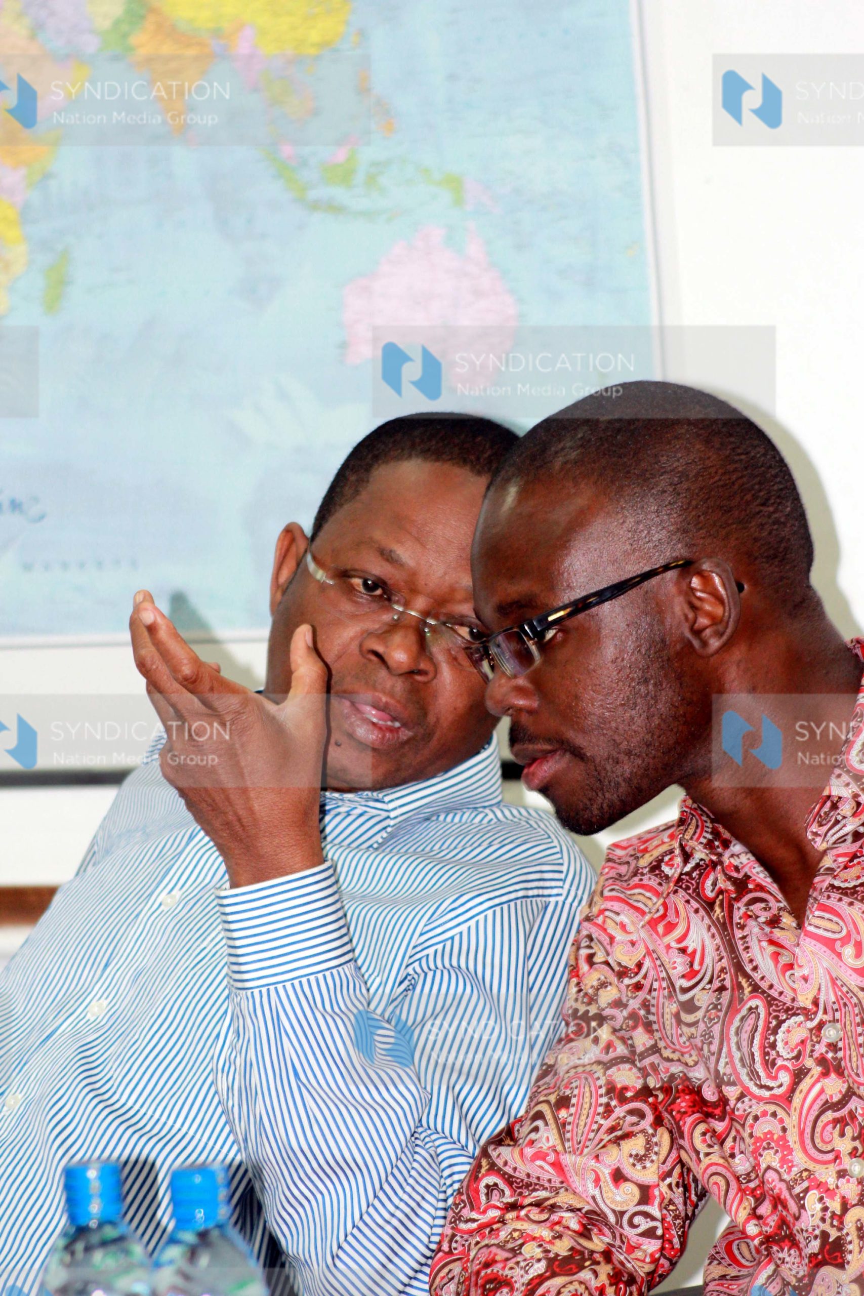 Senators Stewart Madzayo together with his counterpart from Homa Bay, Moses Kajwang’, while at a session of the Senate Committee