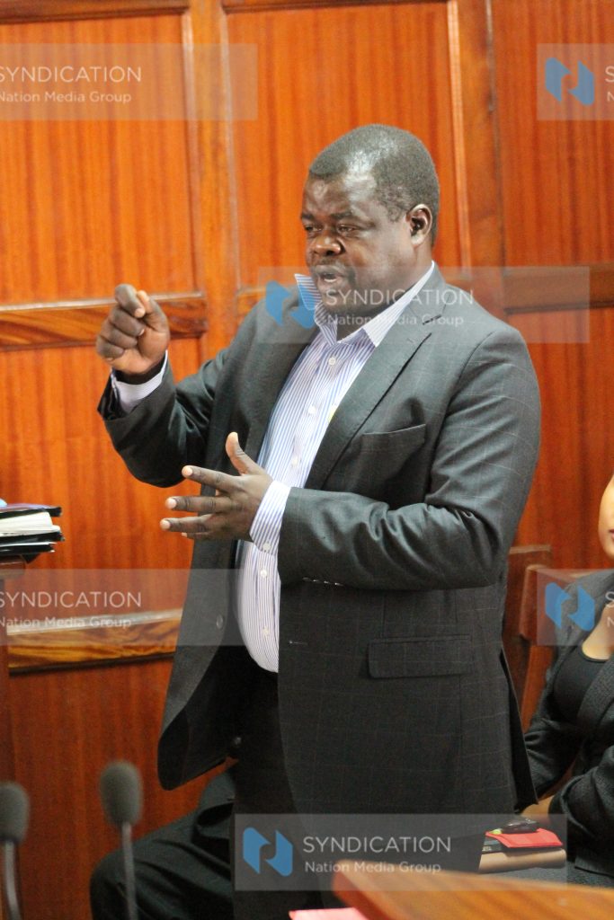 Activist Okiya Omtatah addressing the court