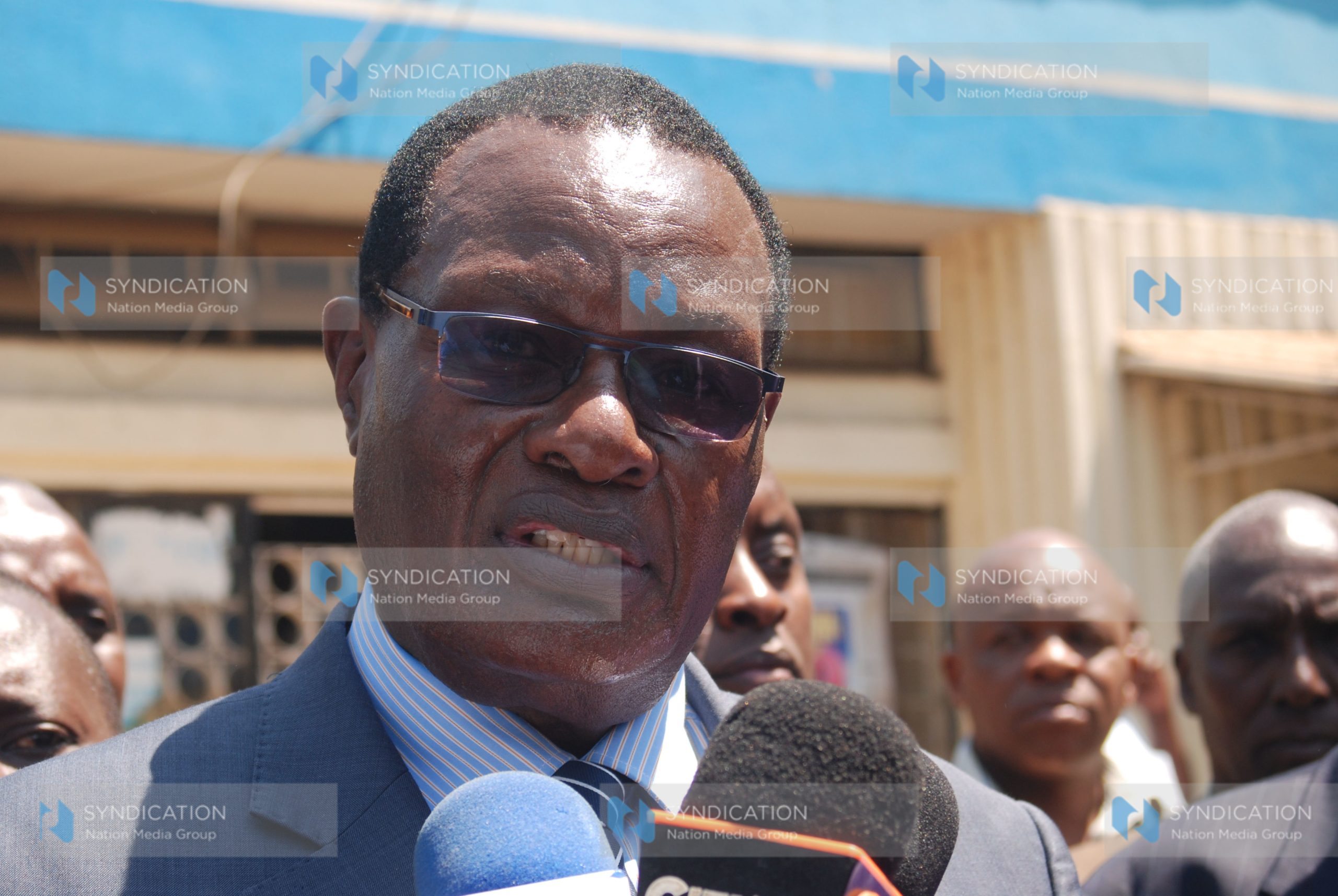 Chris Obure addresses the press at Kenyatta National Hospital