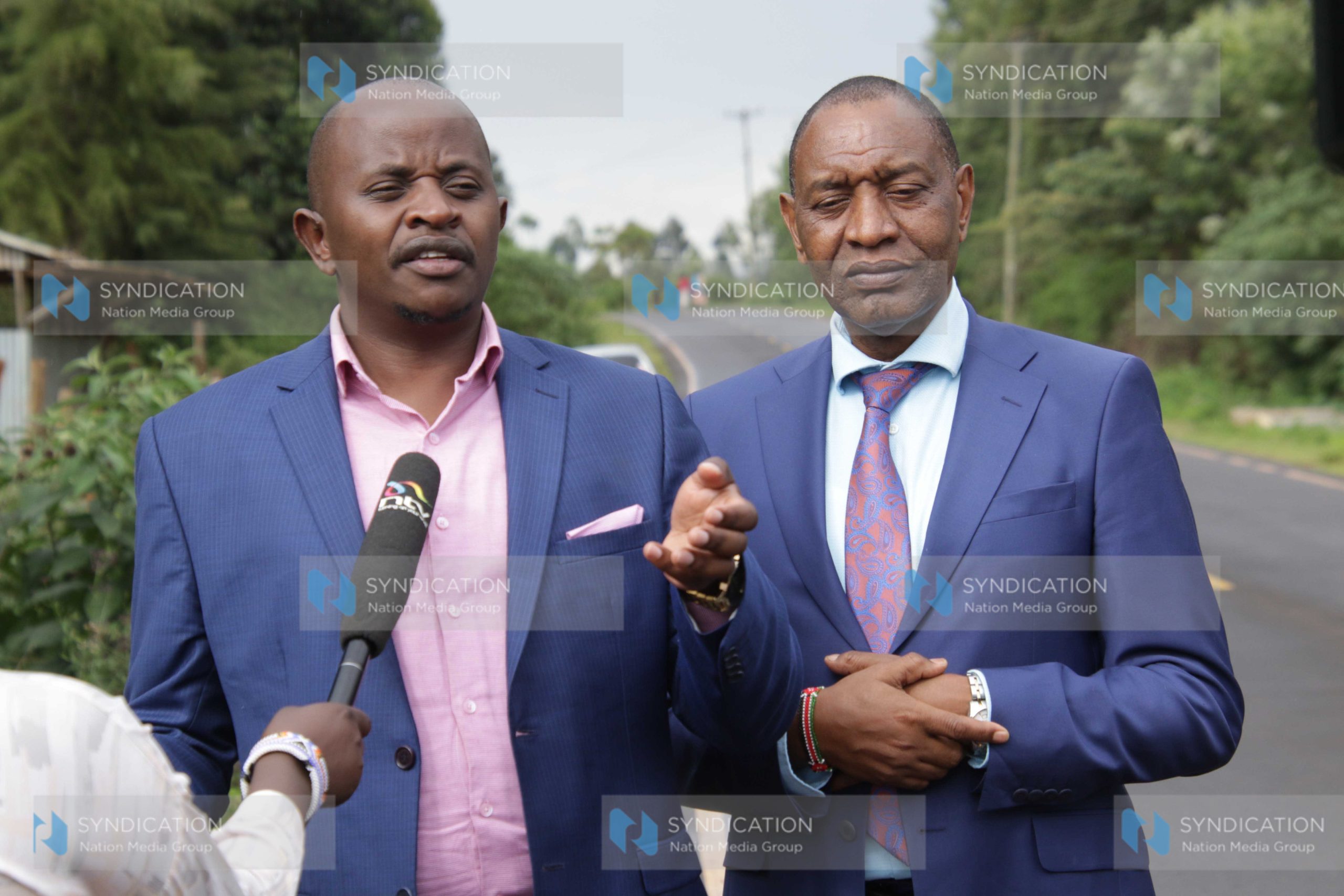 Mathira MP Eric Wamumbi, left, and Nyeri Senator Wahome Wamatinga during a press conference