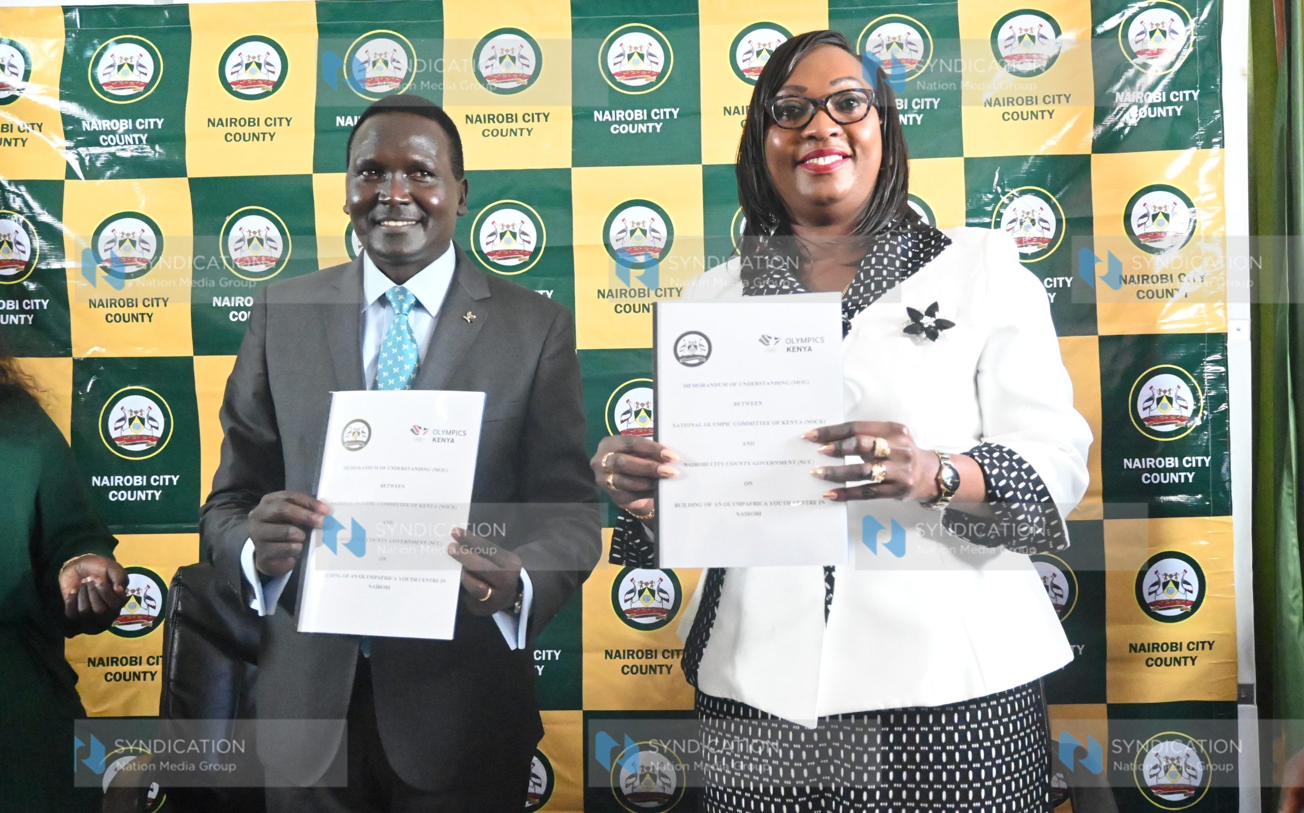 the National Olympic Committee of Kenya, Paul Tergat with Nairobi Acting Governor Anne Kananu