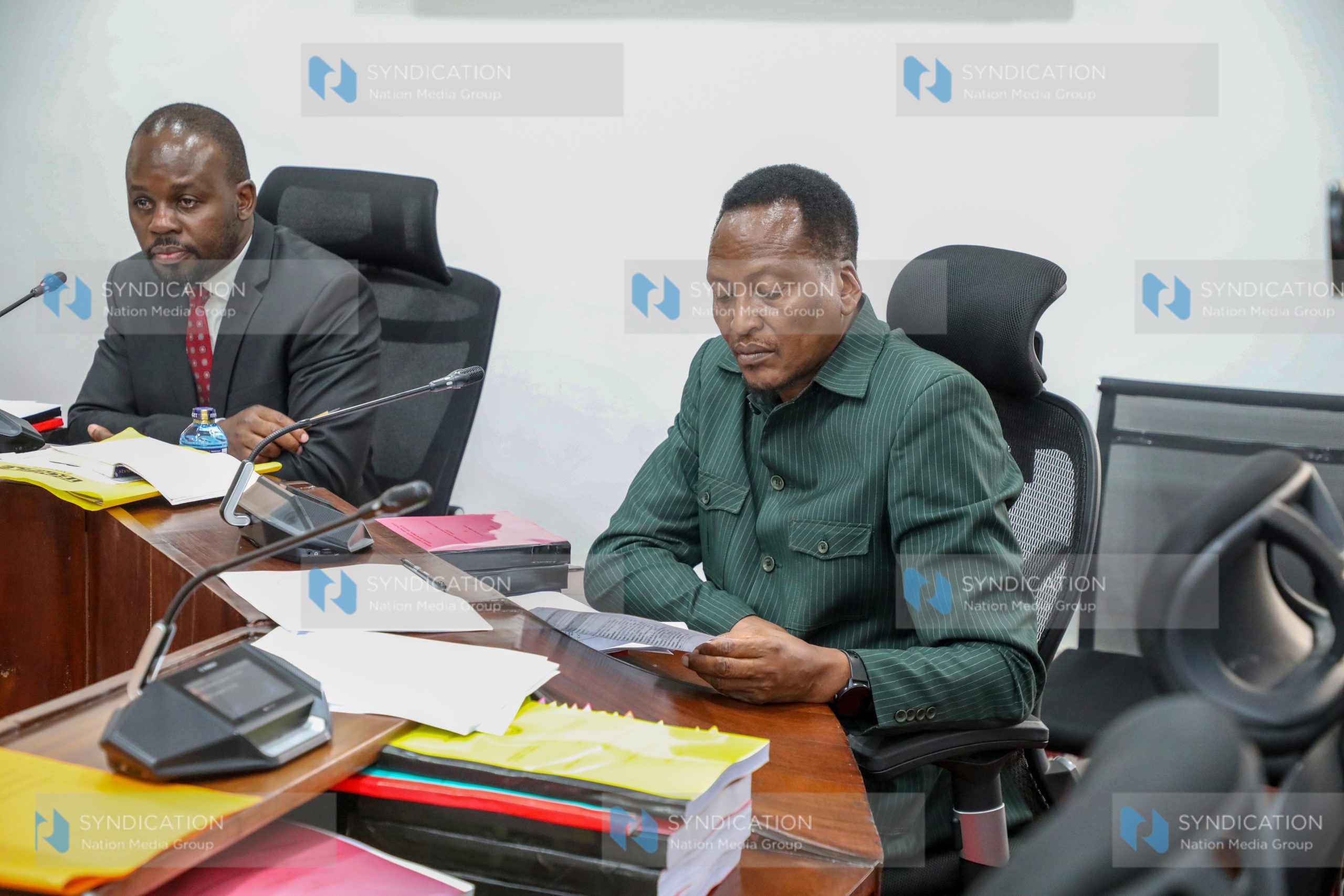 The Chairperson of the Senate Public Accounts Committee and Homa Bay Senator Moses Kajwang’ and Kisii Senator Richard Onyonka