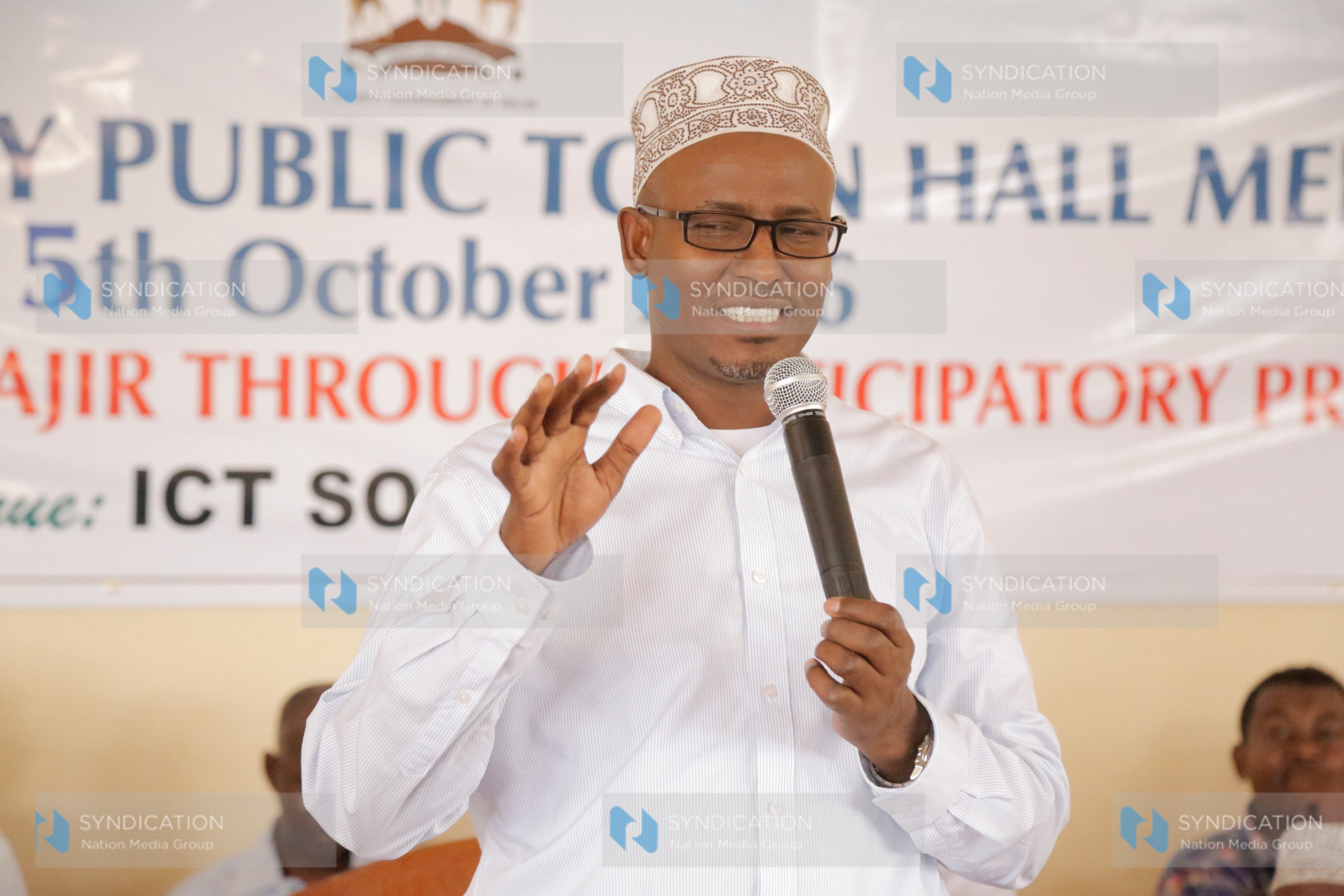 Wajir Governor Ahmed Abdullahi addressing a public forum in Wajir Town