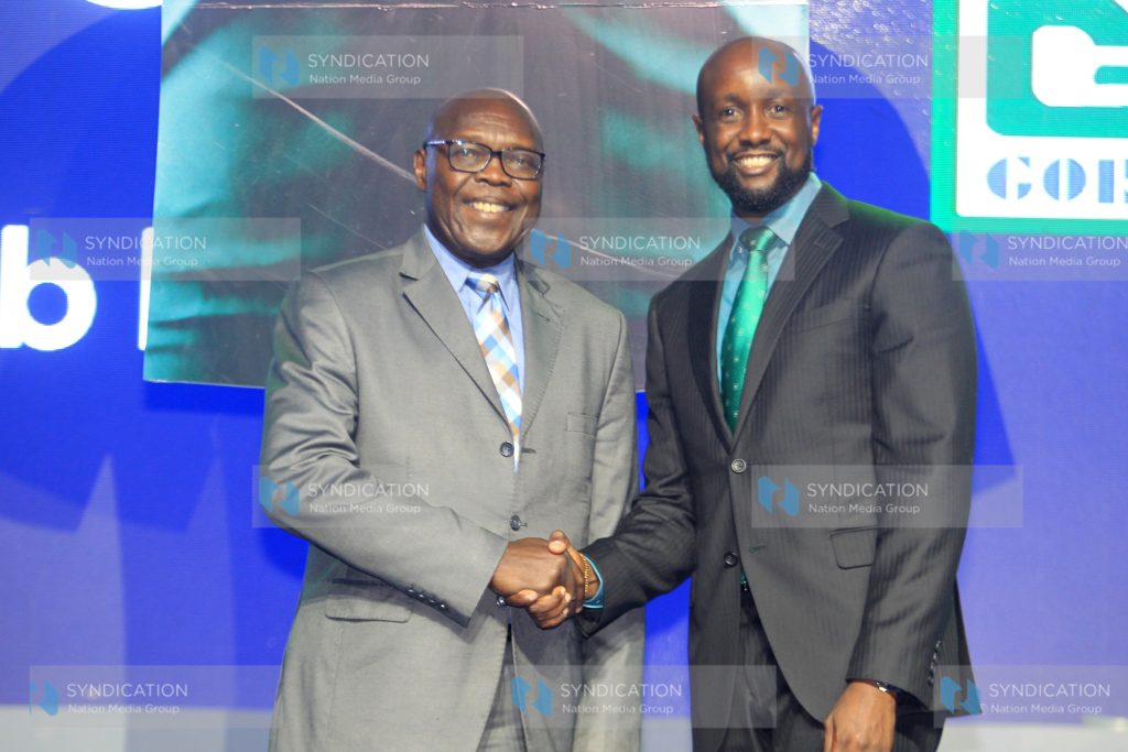 SportPesa CEO Ronald Karauri with Gor Mahia Chairman Ambrose Rachier