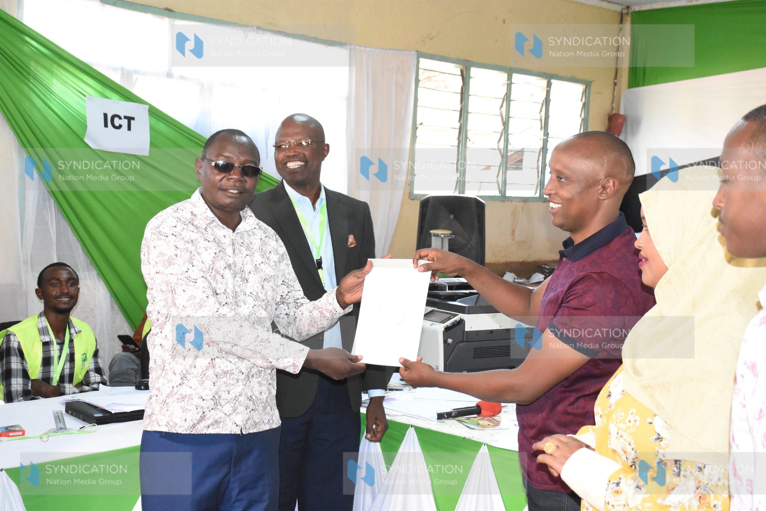 Isiolo Governor-elect Abdi Ibrahim Hassan Guyo (R) with his deputy James Lowasa display a certificate